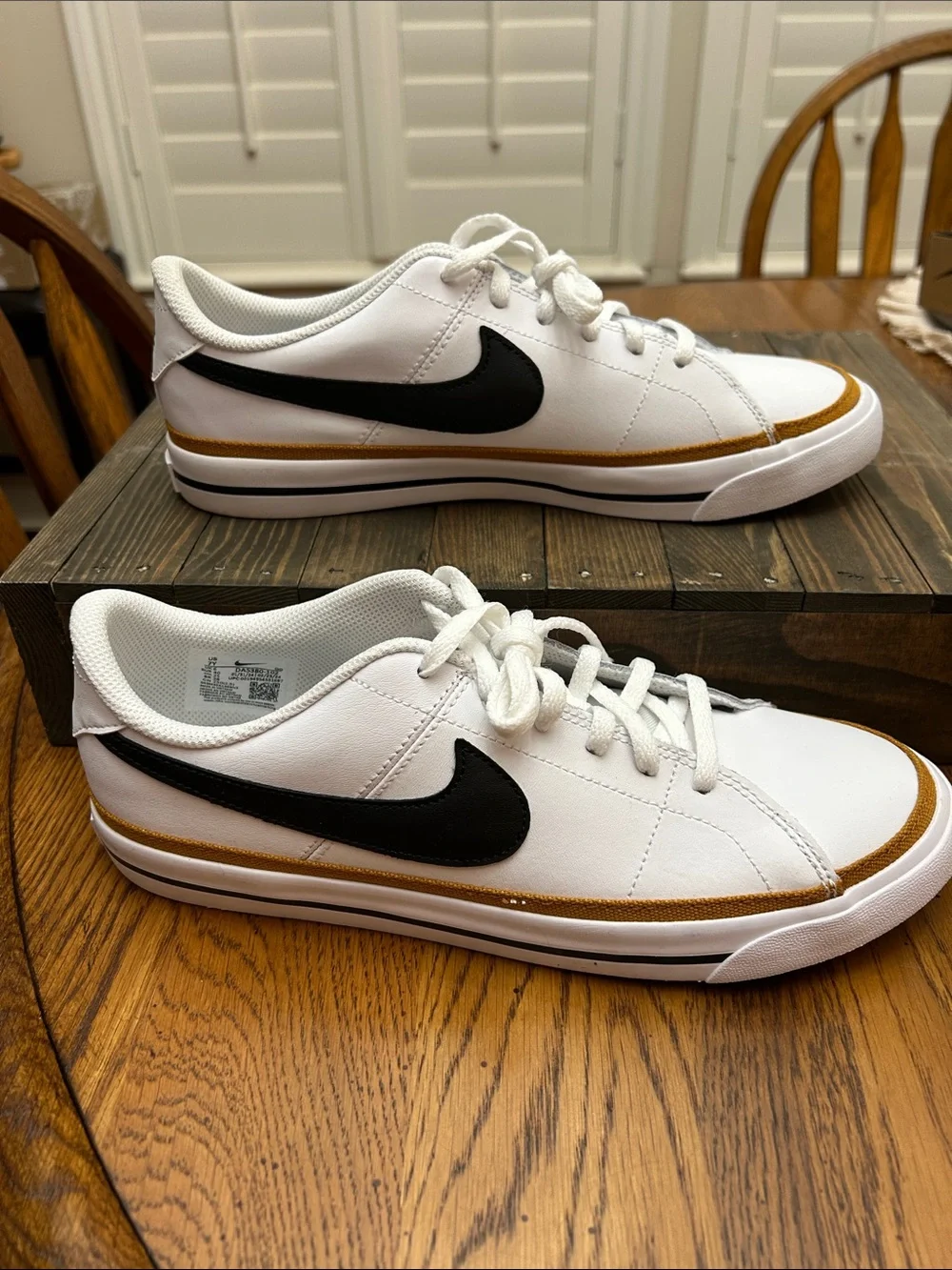 NWT Nike White Leather Sneakers with Black Swoosh and Gold Trim W9 M7.5